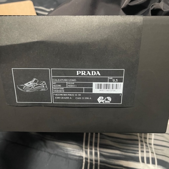 Prada - Picture 3 of 5